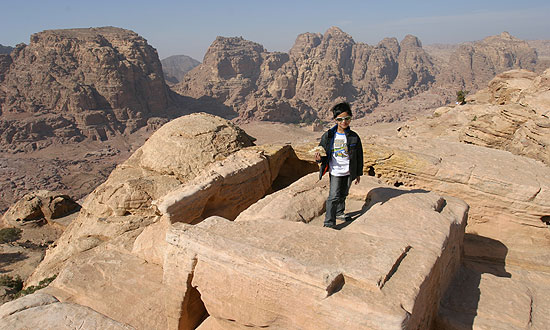 High Place of Sacrifice Alter.jpg - High Place of Sacrifice - Petra - Jordan - November 2005